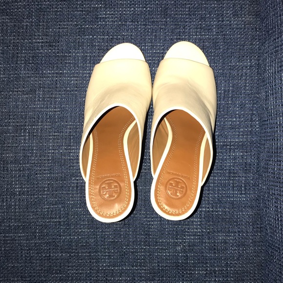 TORY BURCH CREAM MULE HEELS - Picture 2 of 6